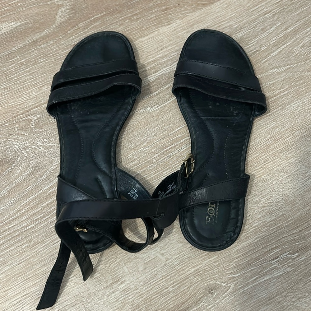 Born women’s black strappy sandals size 11m